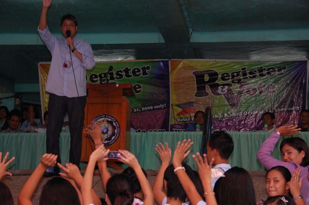 Senator Kiko Pangilinan at MUST (photo by www.Mindanaoan.com)