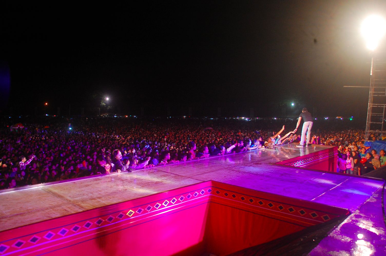PHOTOS: Kapuso celebrities during Kaamulan Festival 2014 in Bukidnon