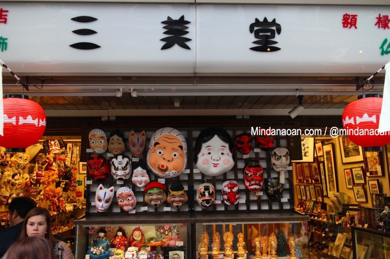 nakamise street tokyo japan souvenir