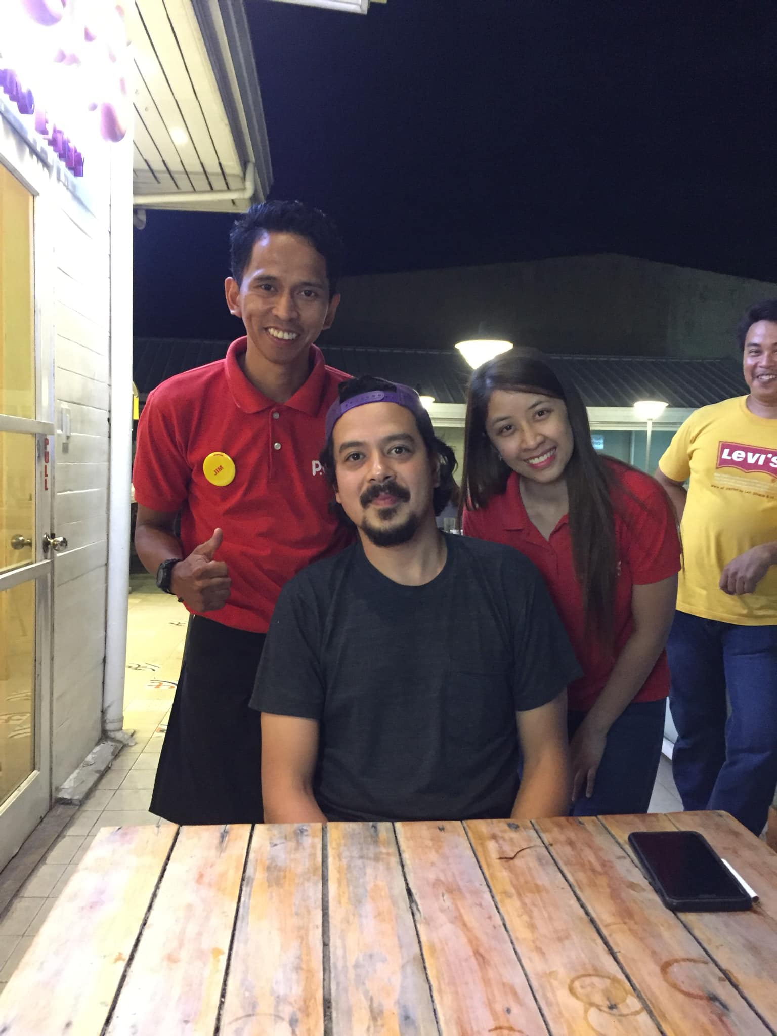 John Lloyd Cruz surprises diners at POPS All Filipino Eatery CDO